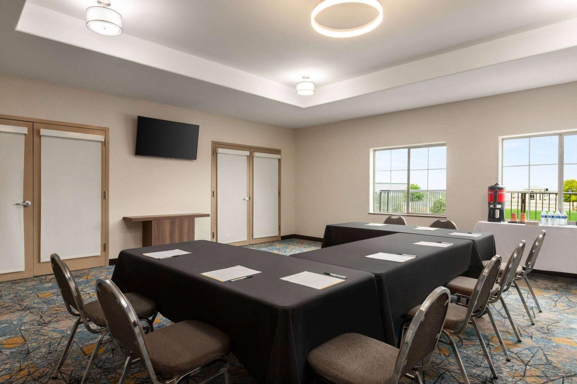 La Quinta By Wyndham North Stone Oak Hotel