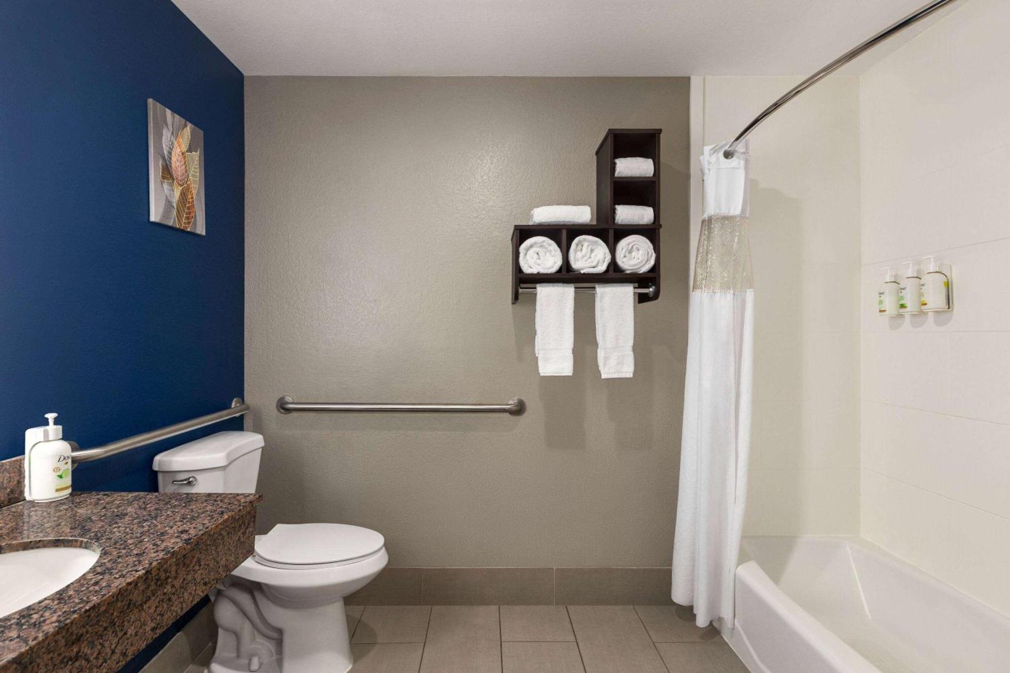 La Quinta By Wyndham North Stone Oak Hotel