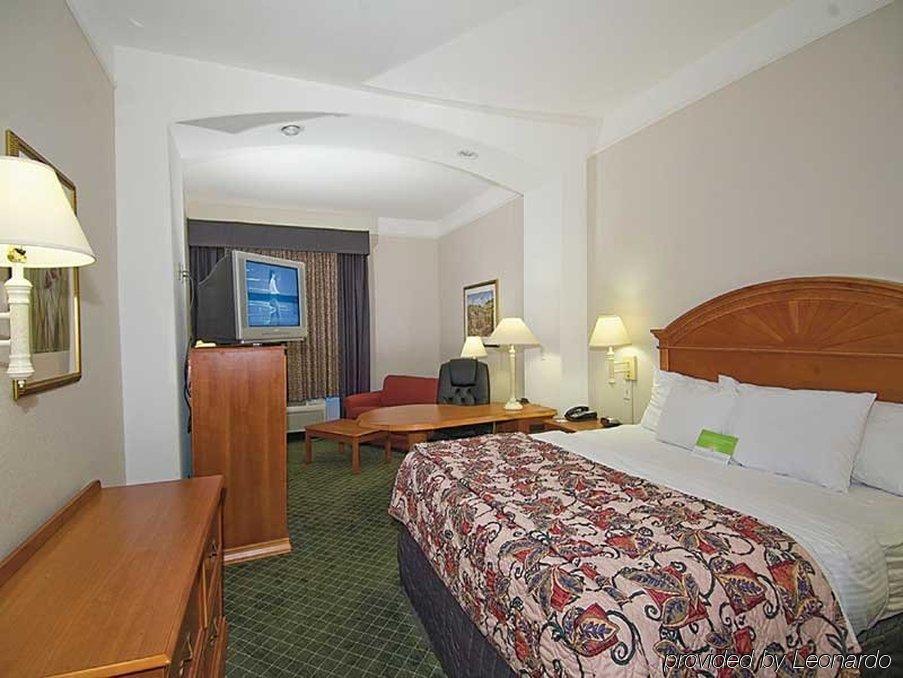 Hotel La Quinta By Wyndham North Stone Oak 3*